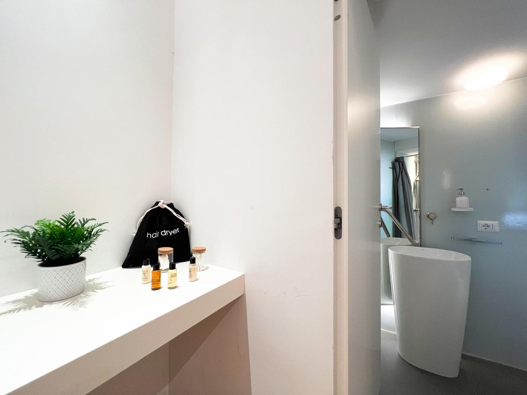 Апартаменты Luxury House & Secret Garden - Strategic Location, 100M To Metro B Рим Экстерьер фото